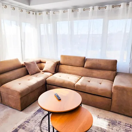 Rooftop Sweet ティラナ